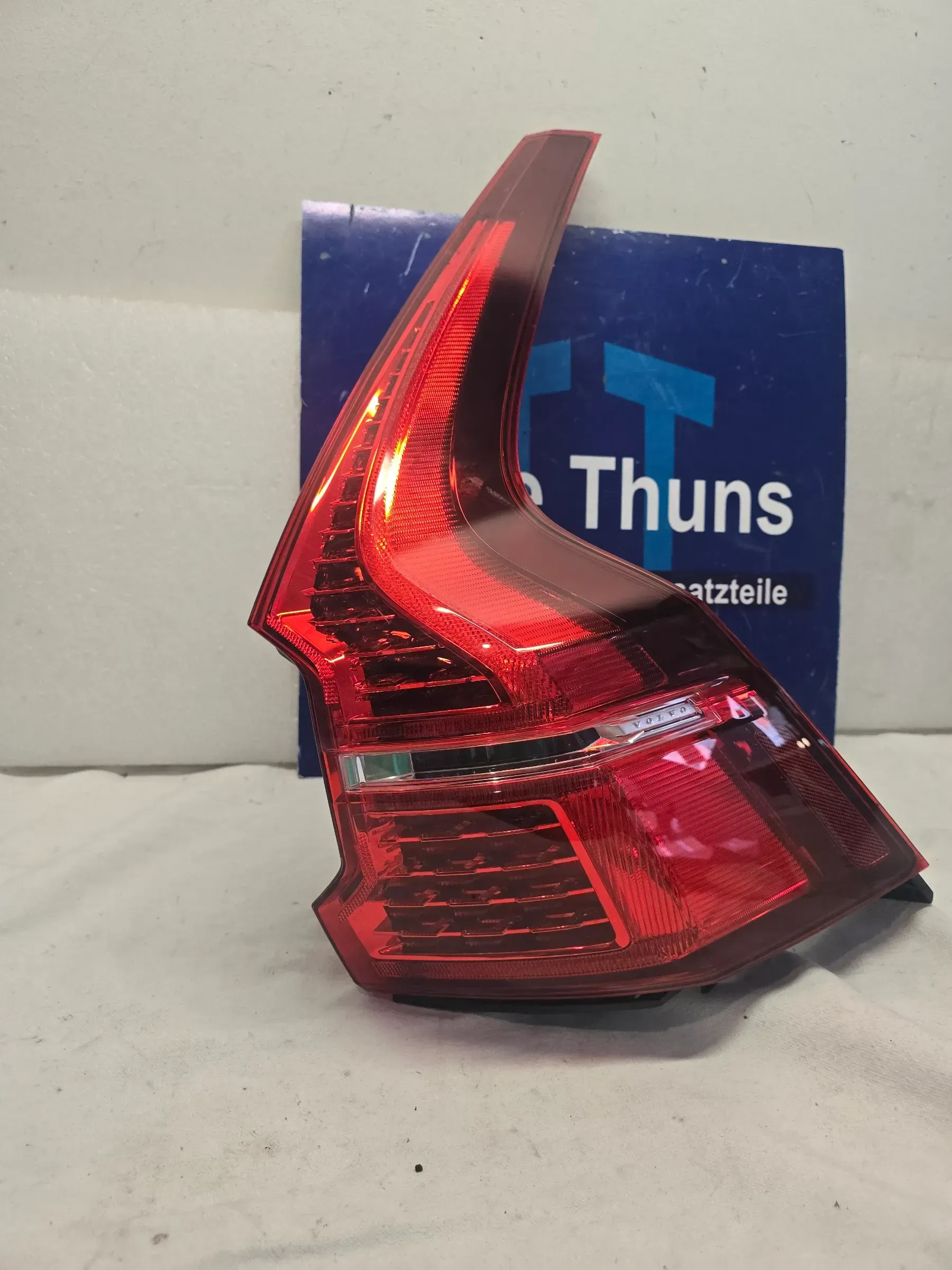 VOLVO XC60 II  Heckleuchte Rückleuchte Rücklicht rechts 32228915 - Bild 1