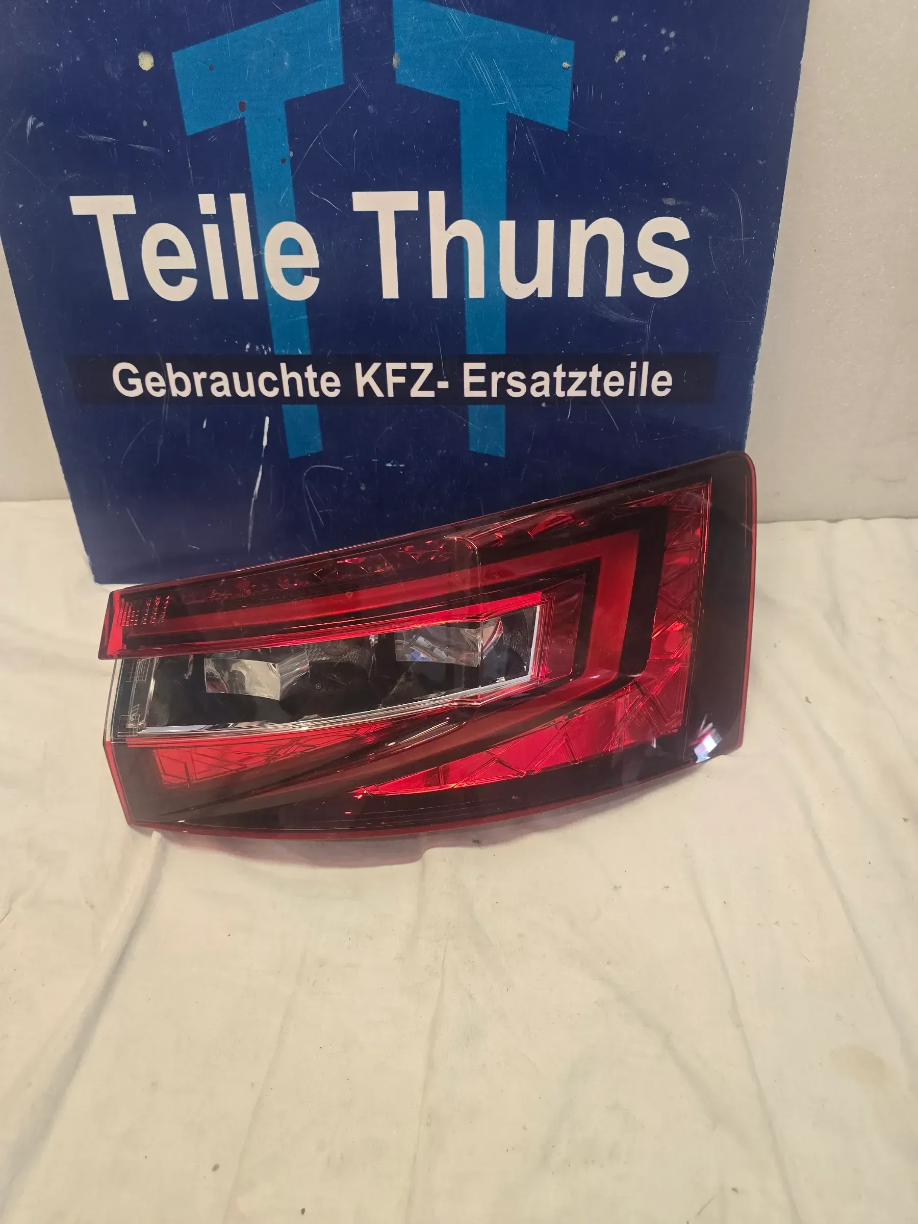 Skoda Superb III 3V Rückleuchte Rücklicht Rechts 3V5945208 - Bild 1