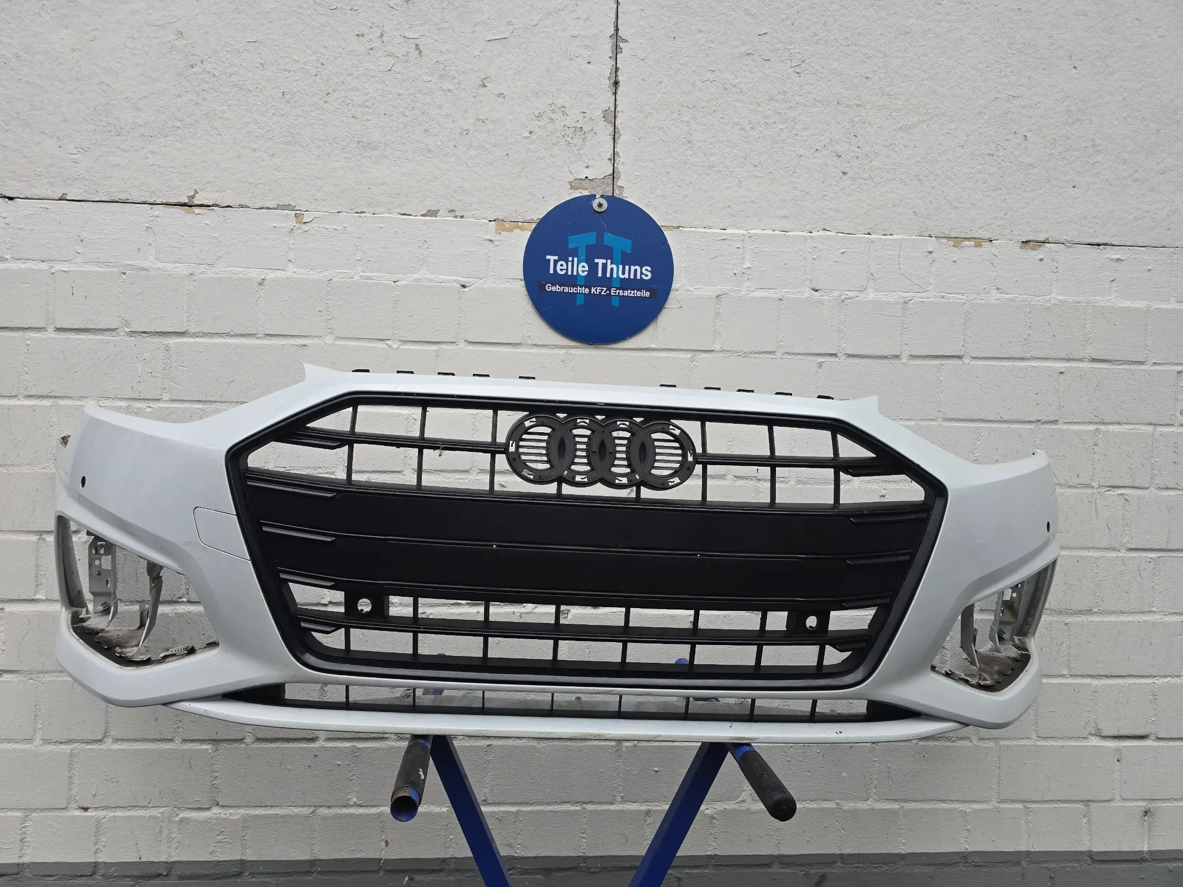 Audi A4 B9 Facelift Stoßstange Kühlergrill Vorne Schwarz 8W0807437 - Bild 1