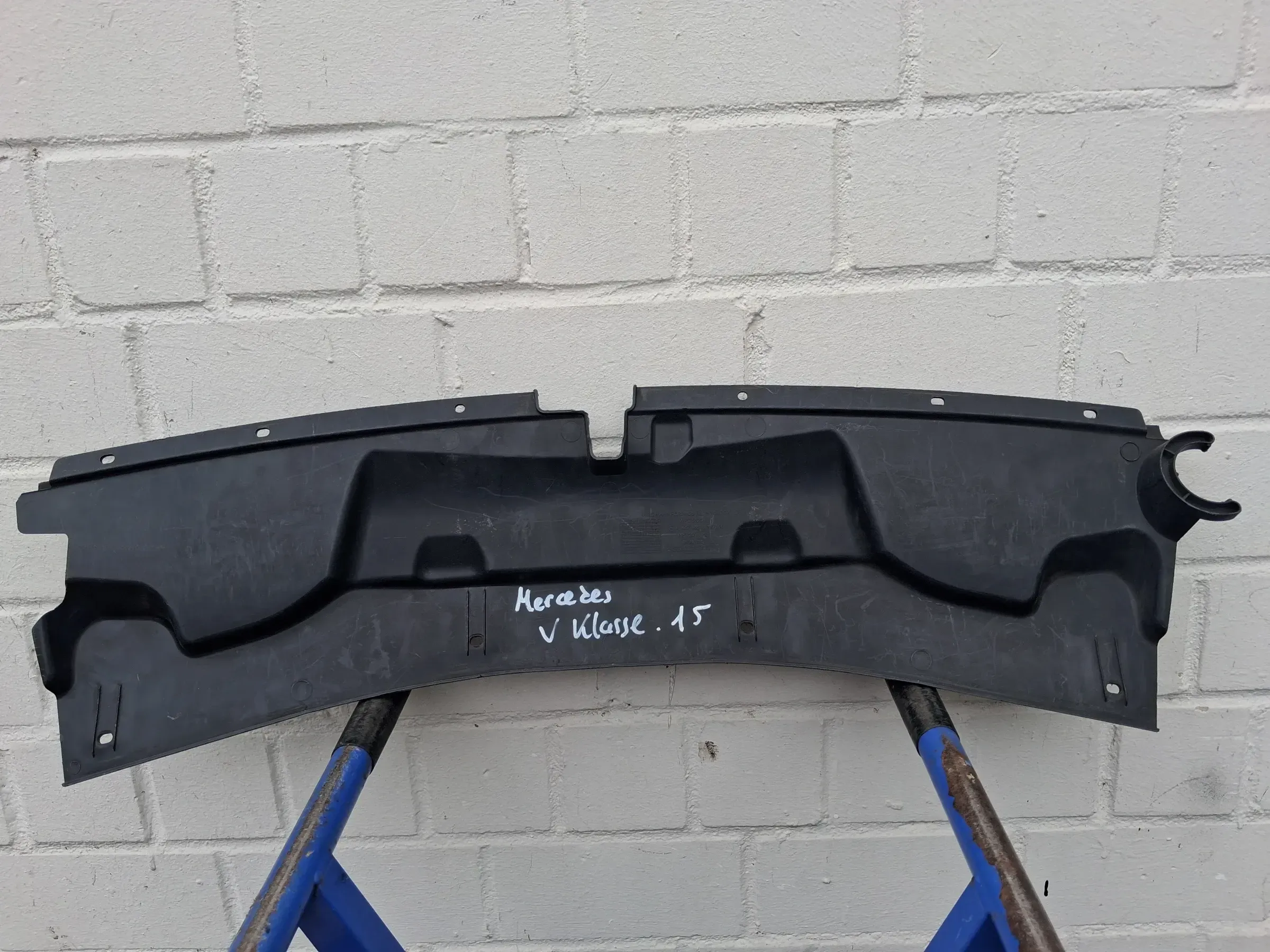 Mercedes-Benz Vito Viano W447 Verkleidung Schlossträger A4478850236 - Bild 1