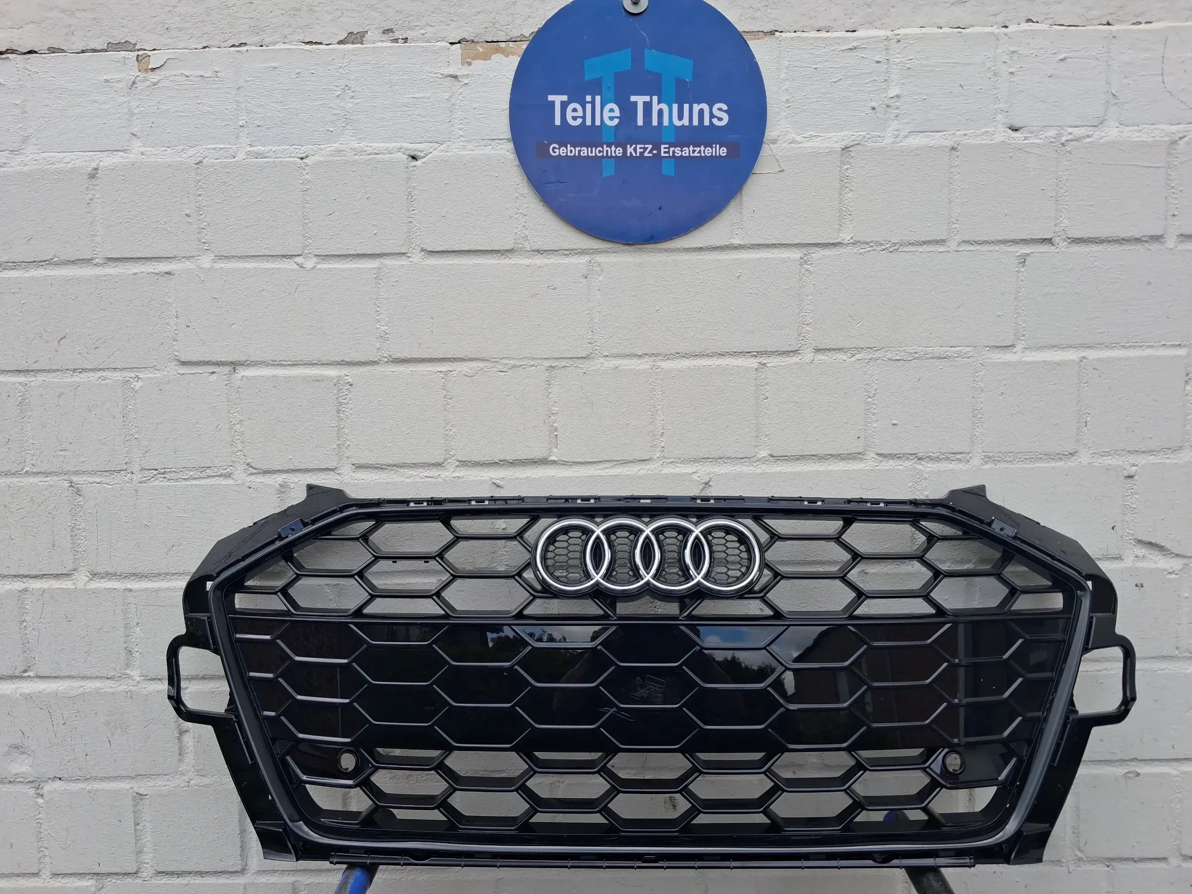 Audi A4 B9 8W Facelift S-line schwarz Kühlergrill Grill 8W0853651EB - Bild 1