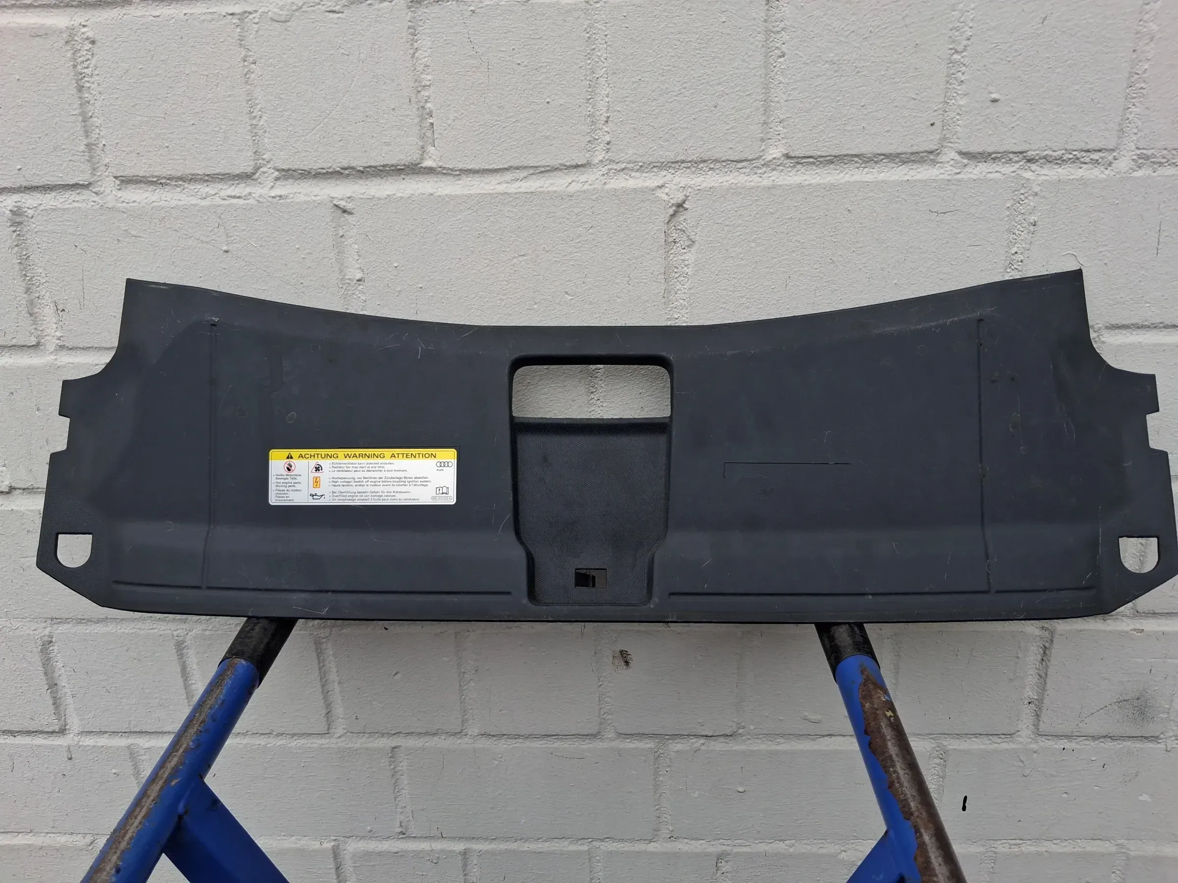 Audi Q3 8U Blende Verkleidung Schlossträger 8U0807081C - Bild 1